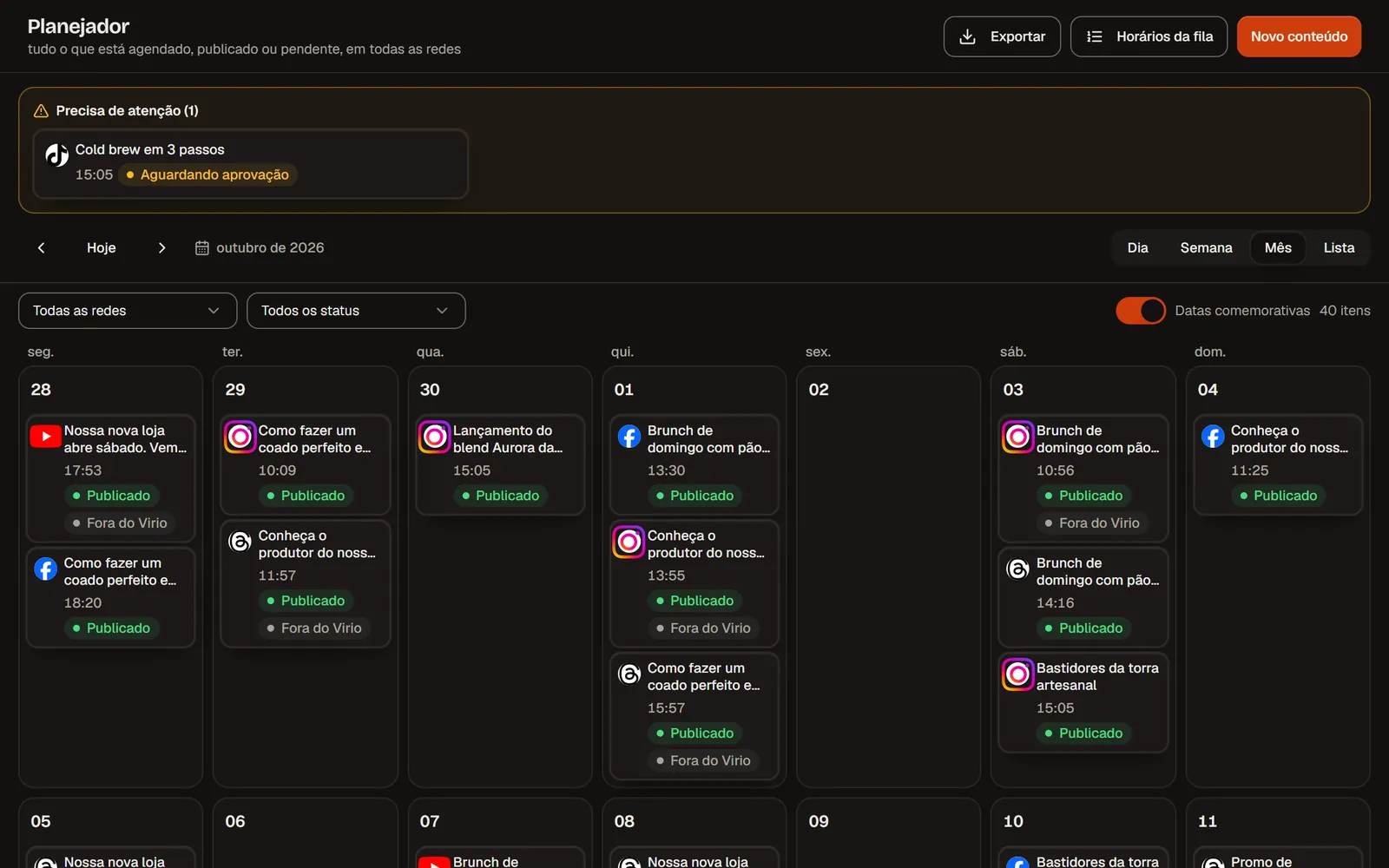 Planejador mensal com posts publicados e agendados em várias redes (dados de demonstração)